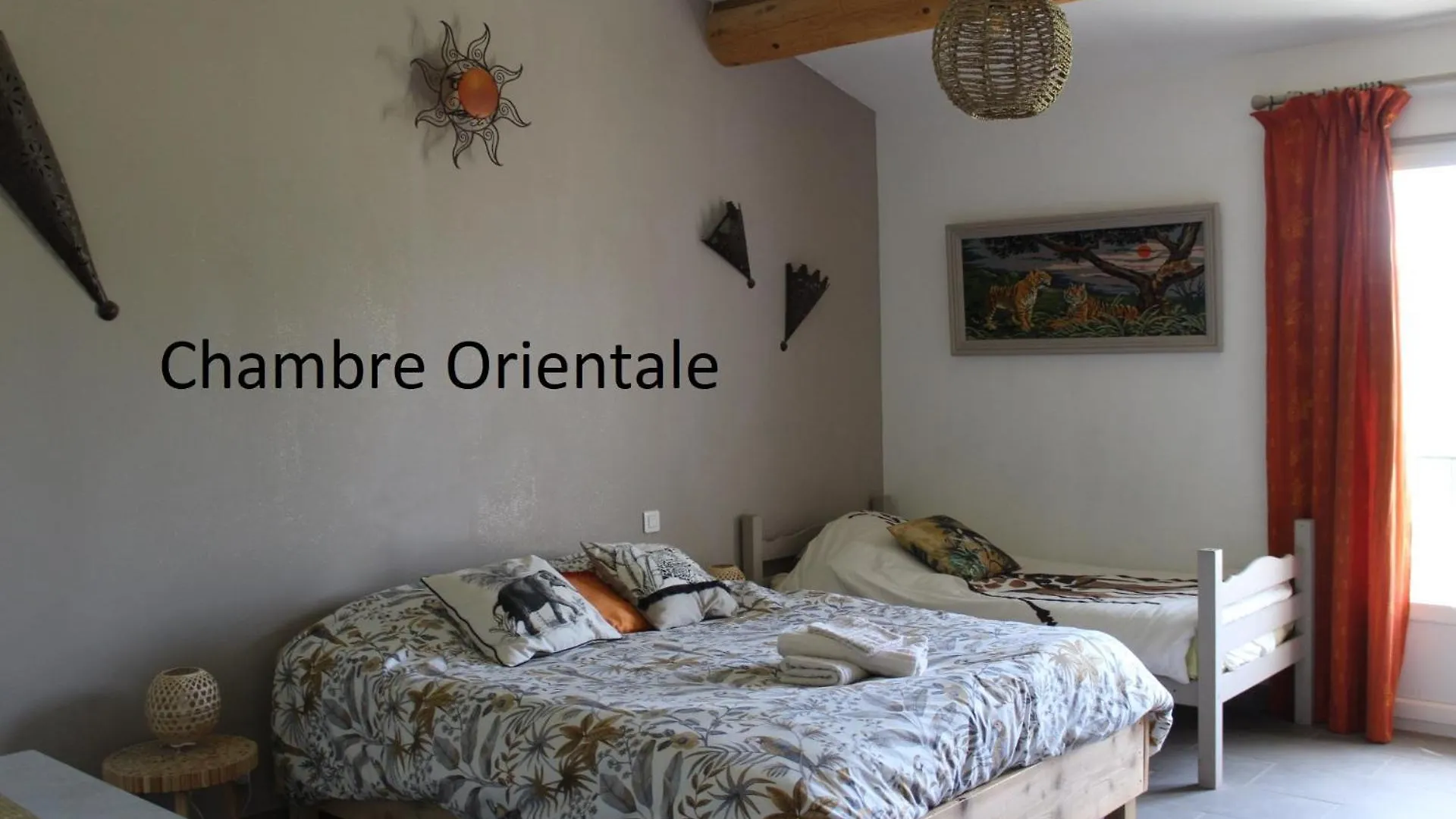 La Sarriette - Chambres D'Hotes Et Gite D'Etape A Eygalieres 0*, Eygalieres (Bouches-du-Rhone)